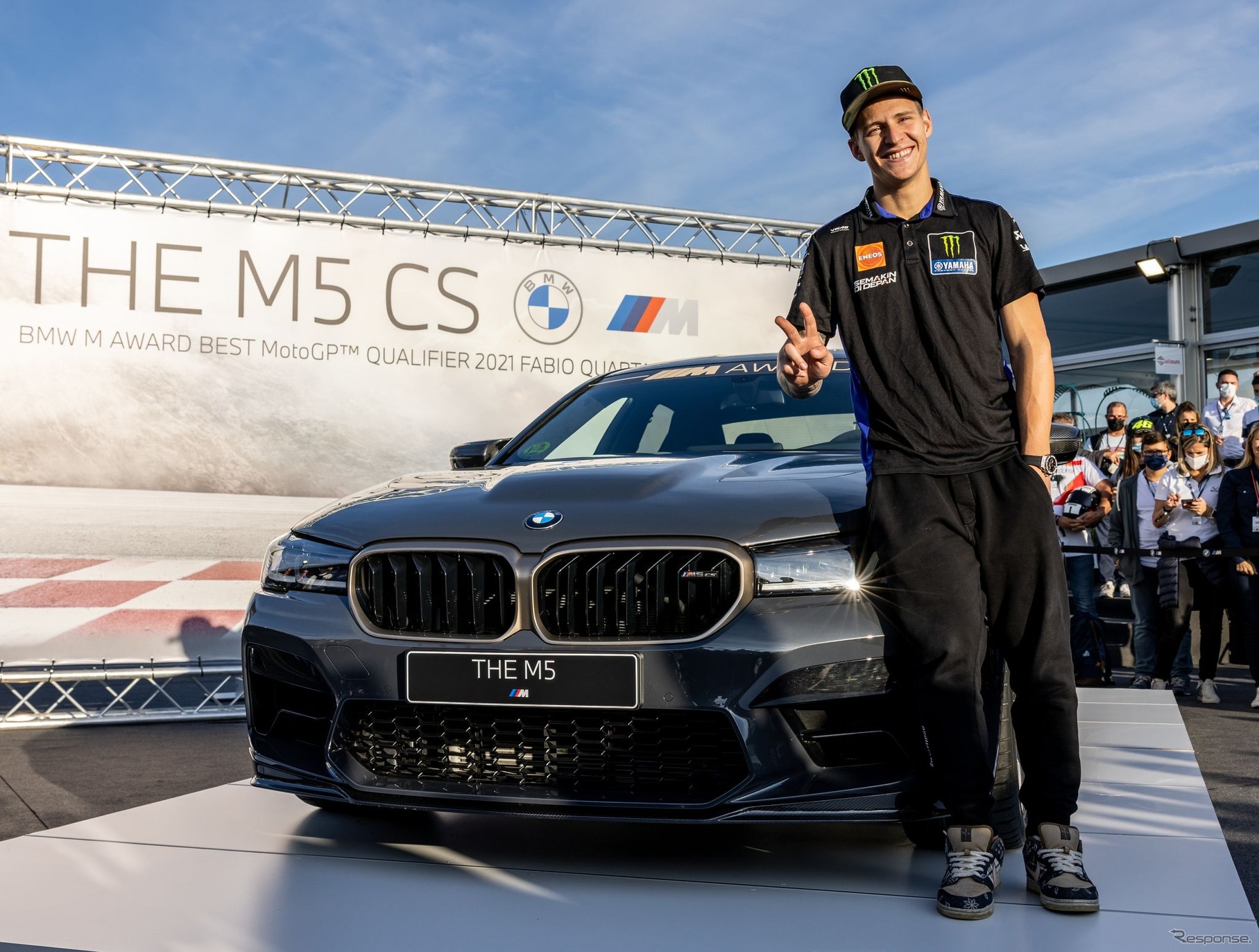 BMW M5 CS を獲得した「MotoGP」の年間予選最速ライダー、ファビオ・クアルタラロ選手