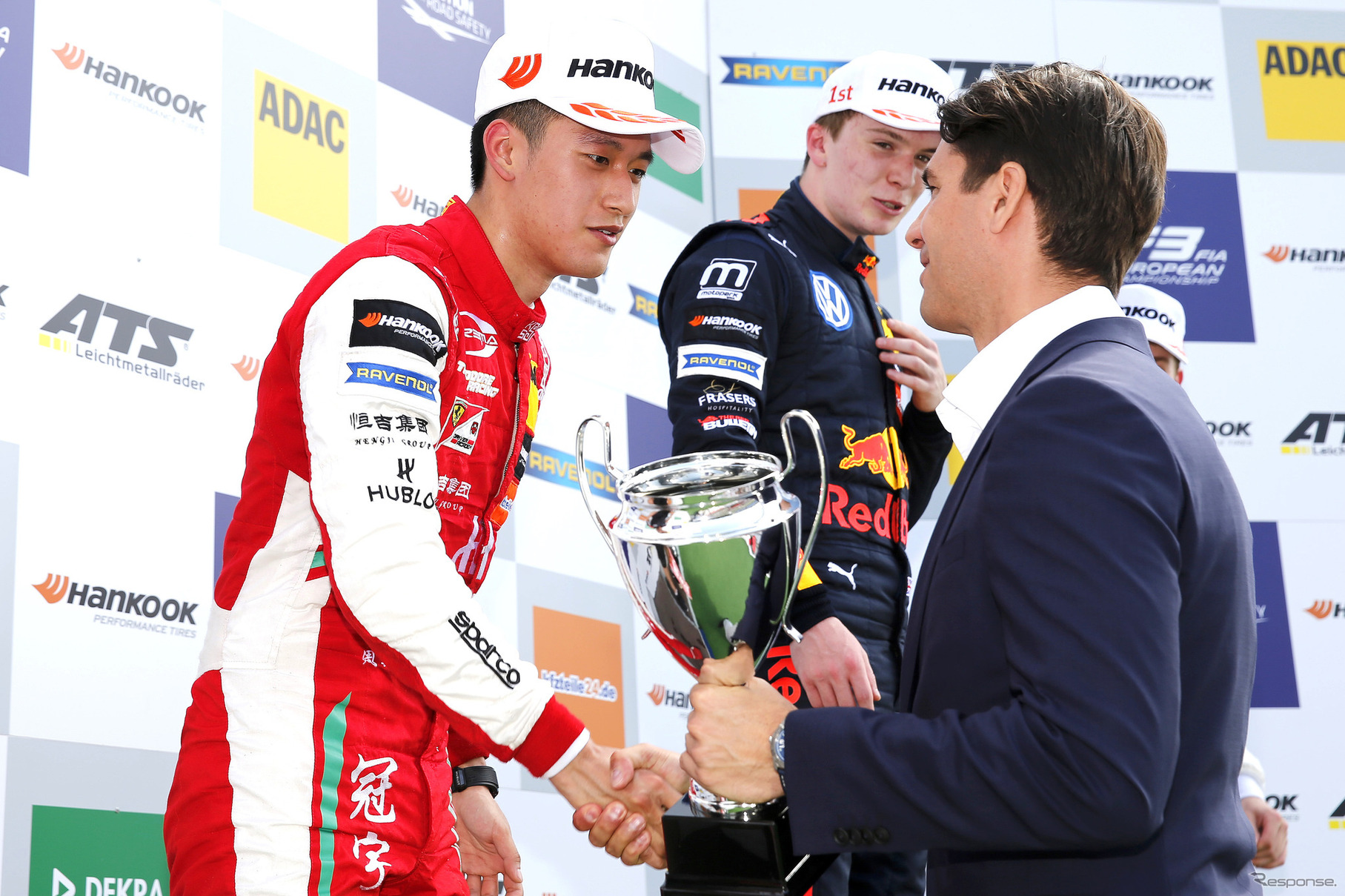 2018年、当時のFIA F3 ヨーロピアン選手権に参戦していた周冠宇（左）。
