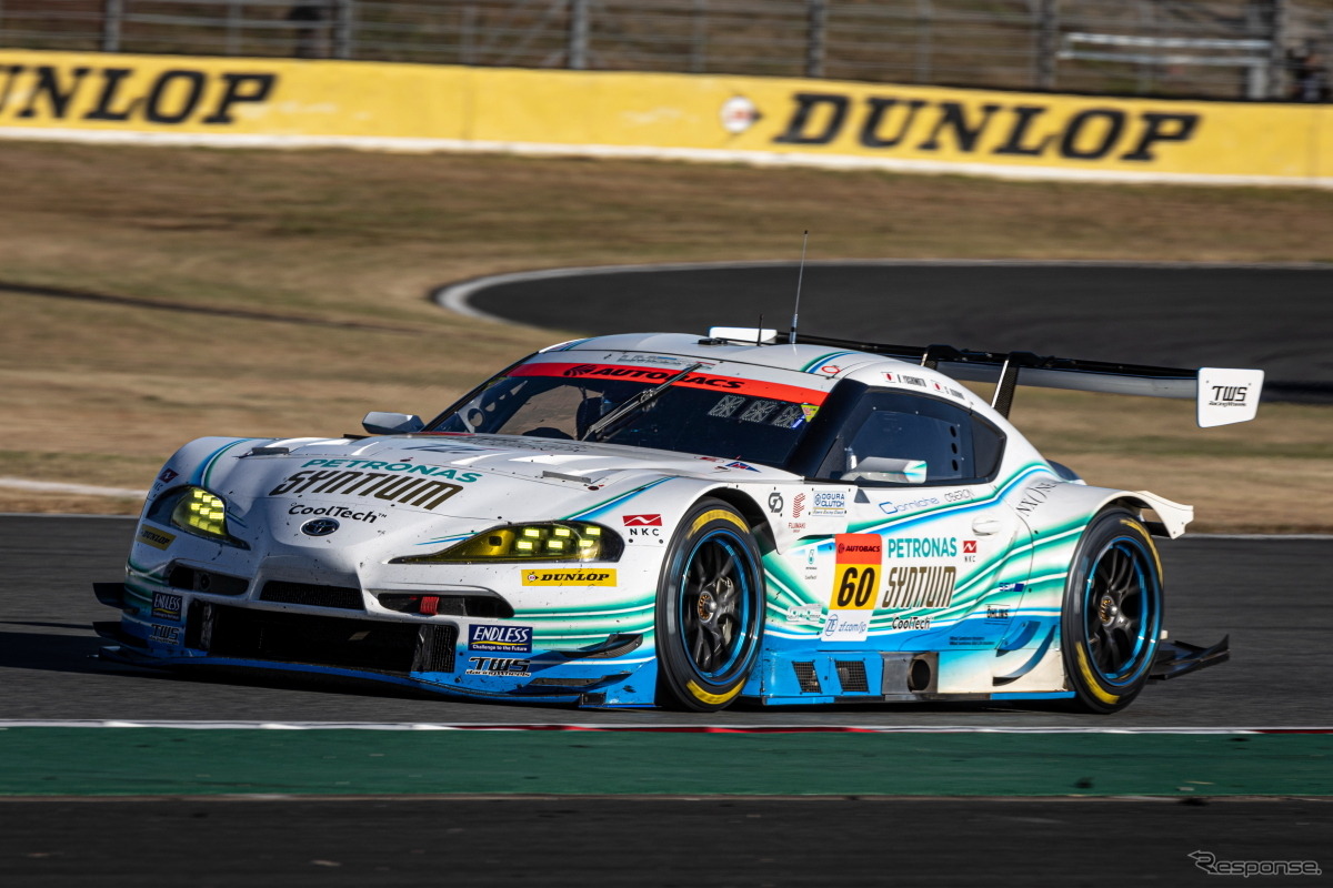 GT300クラス優勝の#60 SYNTIUM LMcorsa GR Supra GT（吉本大樹／河野駿佑）