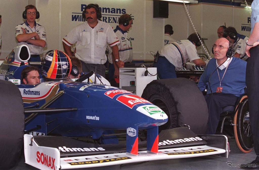車いす姿でチームを率いた闘将、フランク・ウイリアムズ（1997年）。
