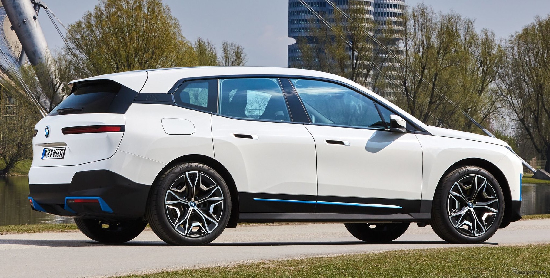 BMW iX の「xDrive40」