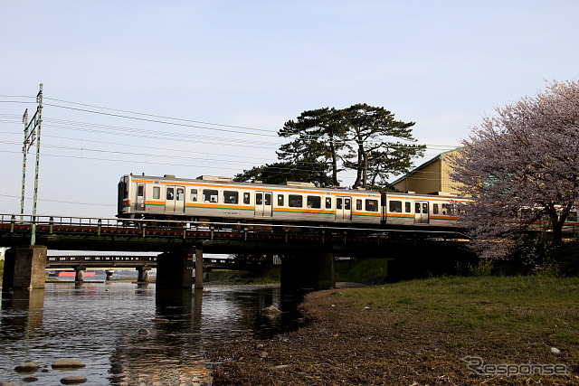 東海道本線を走るJR東海の211系。わずか8両の国鉄承継車だが、2022年3月中に引退する。
