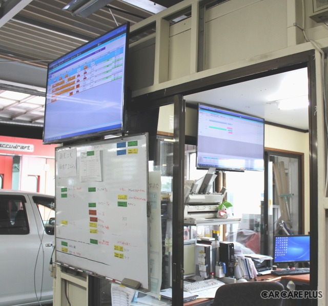 「車体整備工場 経営マネジメントシステム」を導入し、お客様の車両の進捗状況をリアルタイムに把握