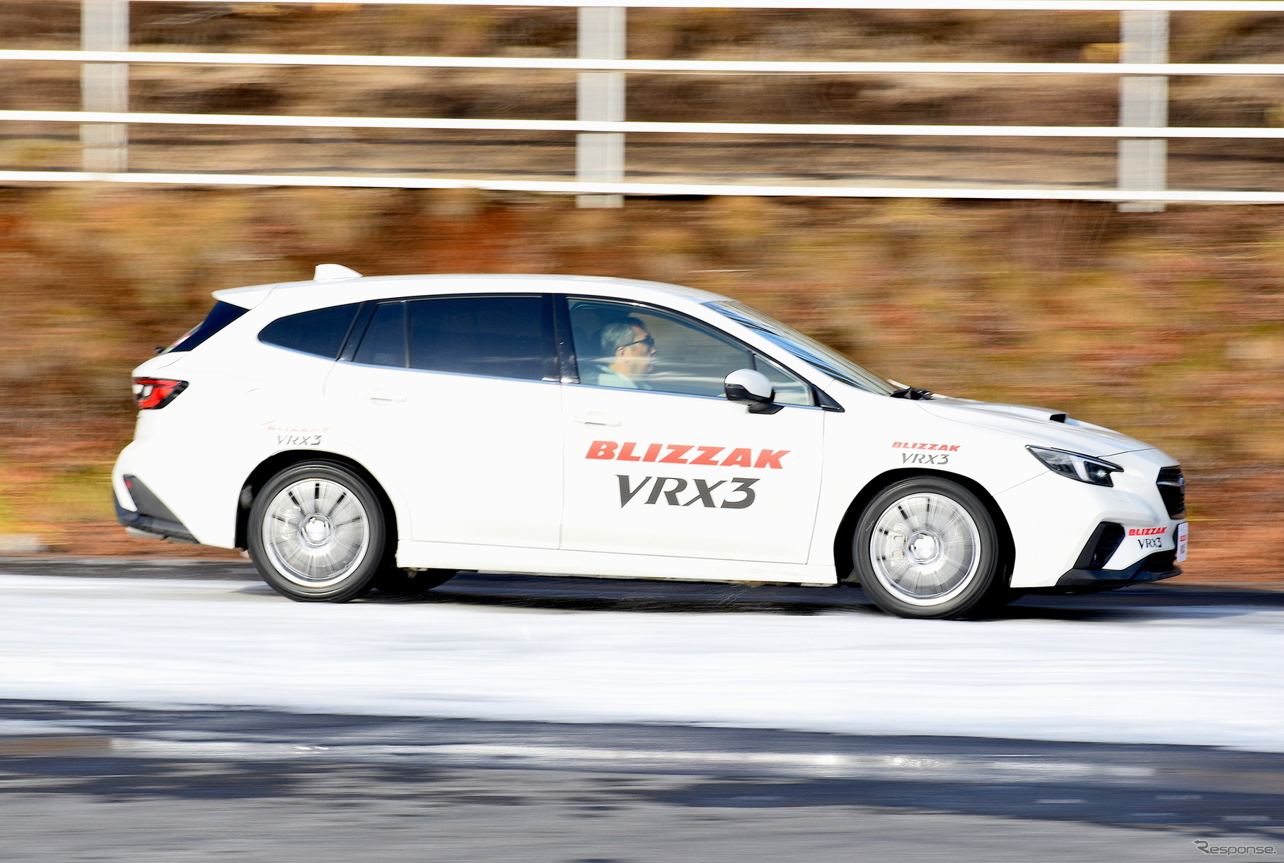 ブリヂストン ブリザック VRX3を装着したスバル レヴォーグで雪上コースを試走