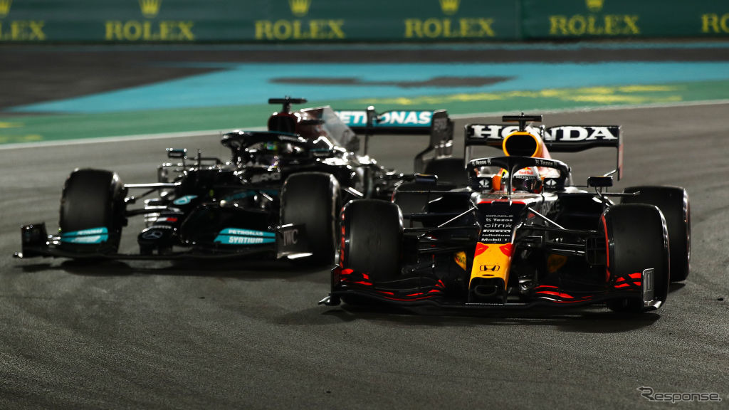フェルスタッペン（向かって右、レッドブル・ホンダ）がF1王者に。