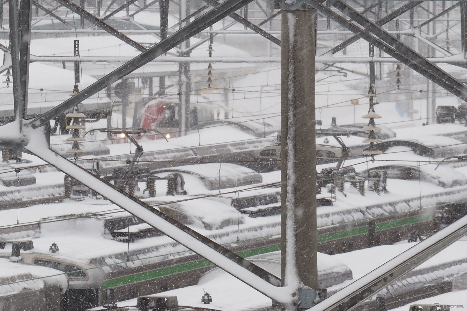 小樽駅構内を行き来する除雪機械（1月14日、10時15分頃）。