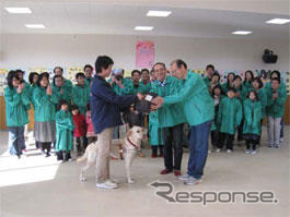 ジャパンエナジー、盲導犬センターの清掃ボランティア