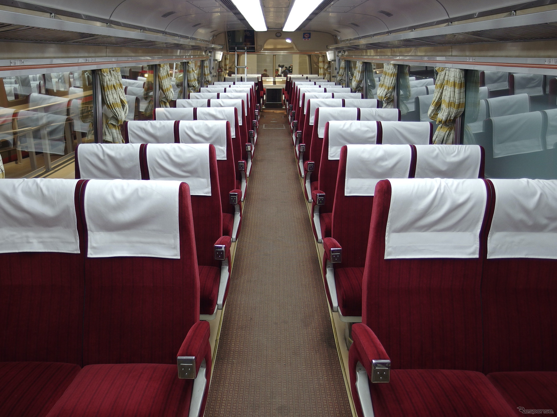 小田急ロマンスカーミュージアムに保存展示されている3100形NSE車の車内。1980年までは日東紅茶のみがこの車内で「走る喫茶室」を運営していた。
