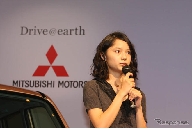 【三菱 トッポ 新型発表】写真蔵…宮崎あおい Drives@earth