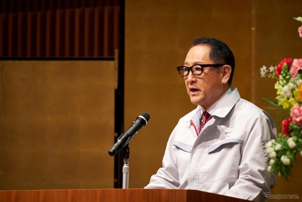 トヨタ工業学園卒業式で挨拶する豊田章男社長