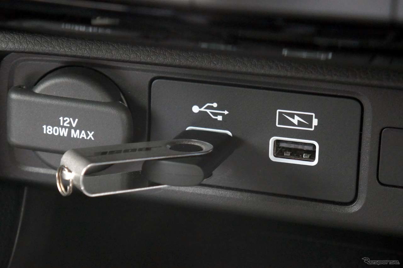 試聴でははUSBメモリに収録した音源を使用した