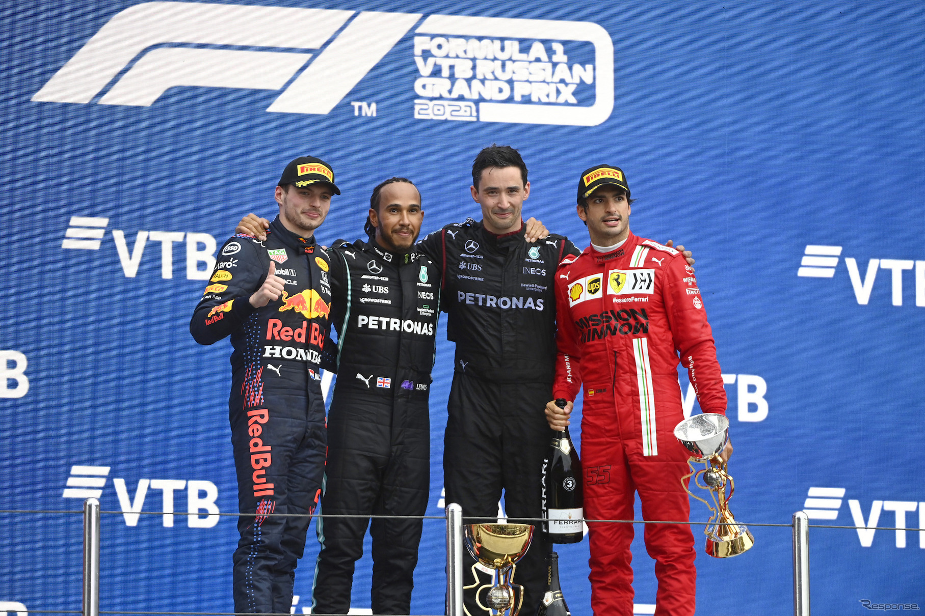 ソチで開催された2021年F1ロシアGPの表彰式（ルイス・ハミルトン＝左から2人目がF1通算100勝を達成した）。