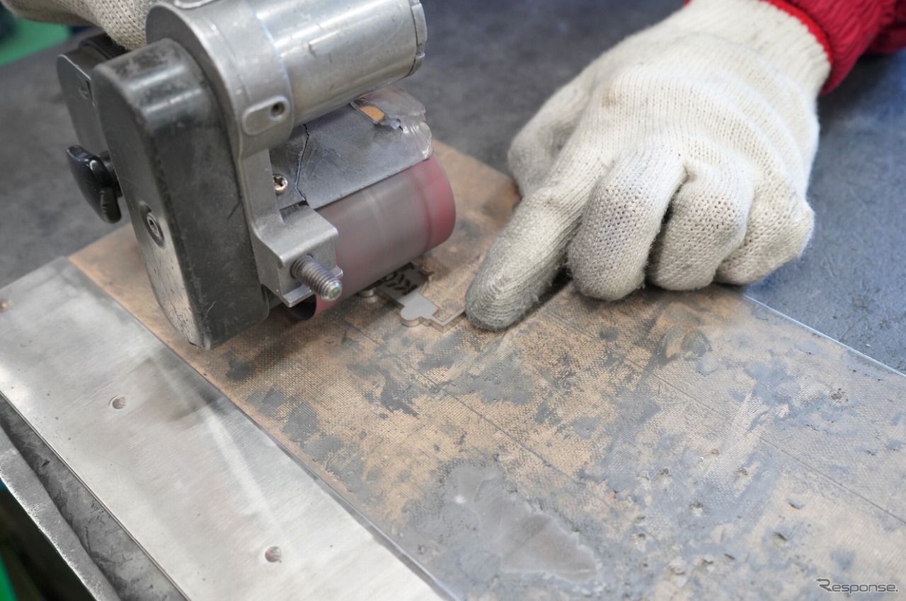 一つ一つ丁寧に手作業で製造