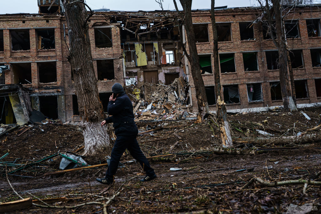 ロシアによる空爆で破壊された、ウクライナ、ヴァスィリキーウ市内の建物（3月2日）