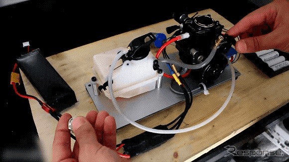 燃焼室が観察できる4ストローク超小型エンジンモデル