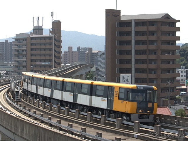 JR西日本のICOCAへ全面的に移行するアストラムライン。