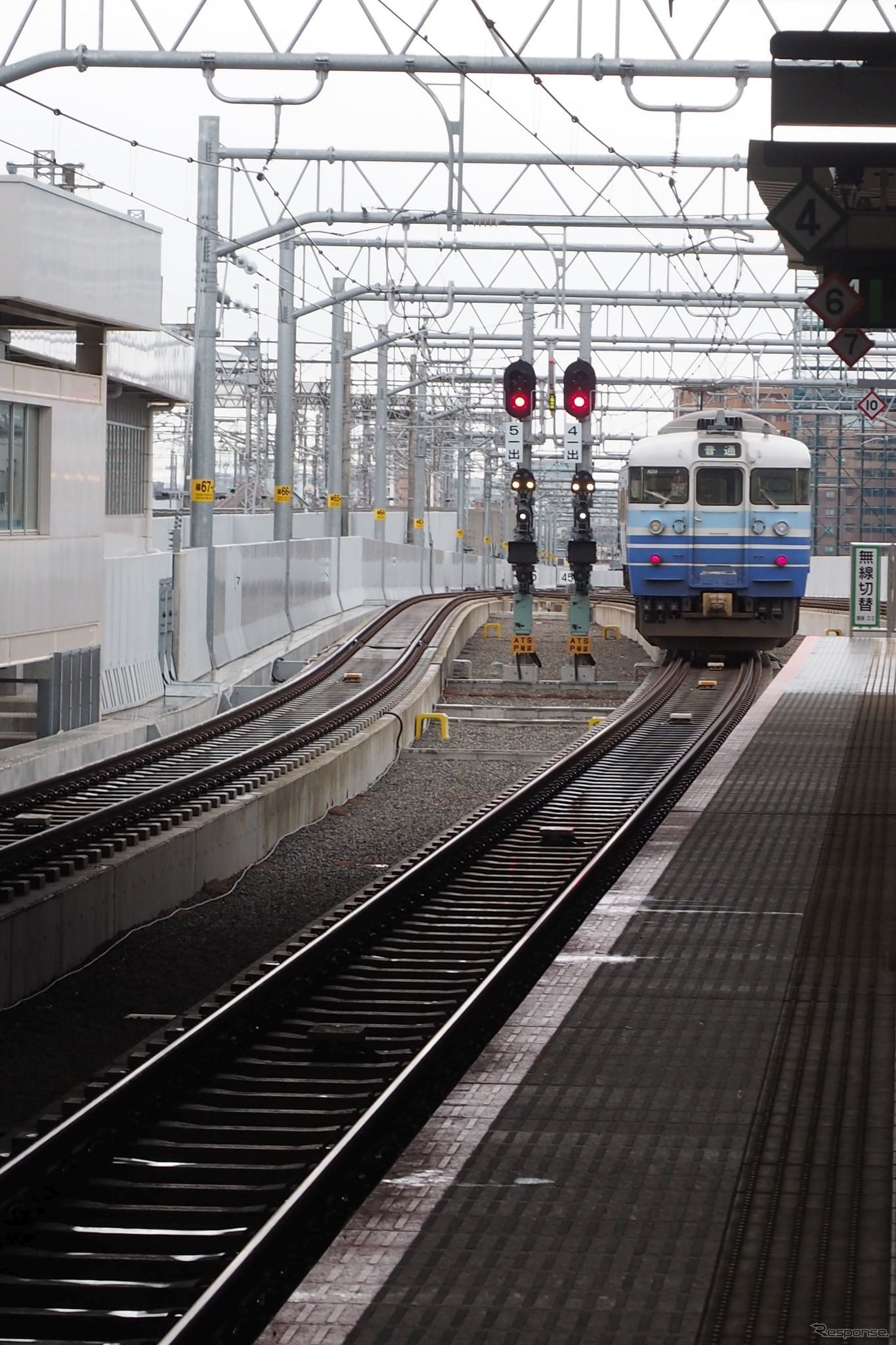 新潟駅4番線ホームから見た白山方。