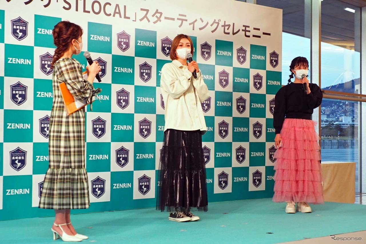 福岡在住のモデル・タレント、美舞さん(中央)や服部さやかさん(右)がSTLOCALの体験トークショーを行った