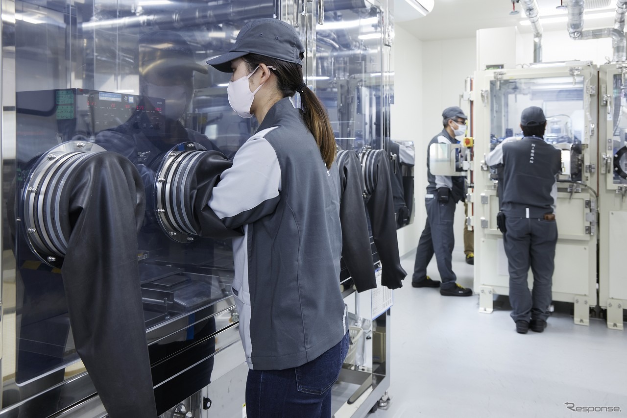 全固体電池の積層ラミネートセルを試作生産する設備