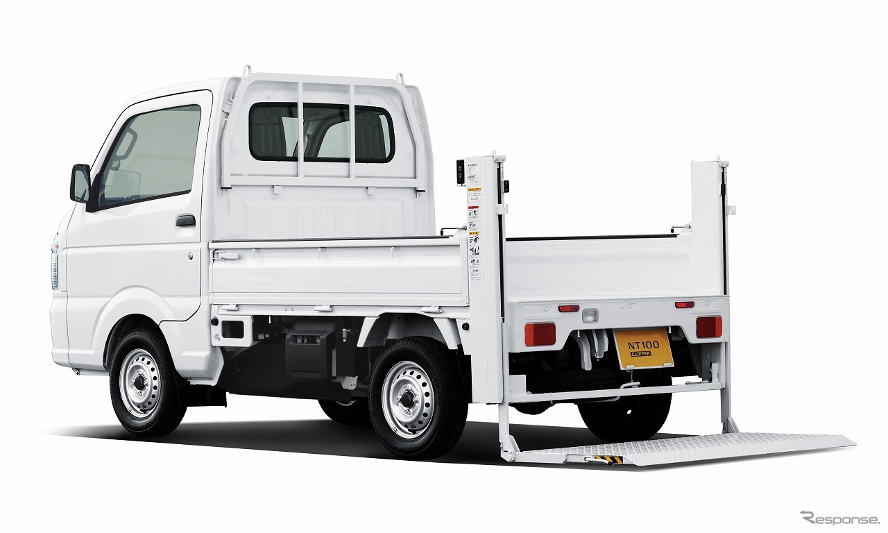 日産 NT100クリッパー リヤゲートリフター付トラック