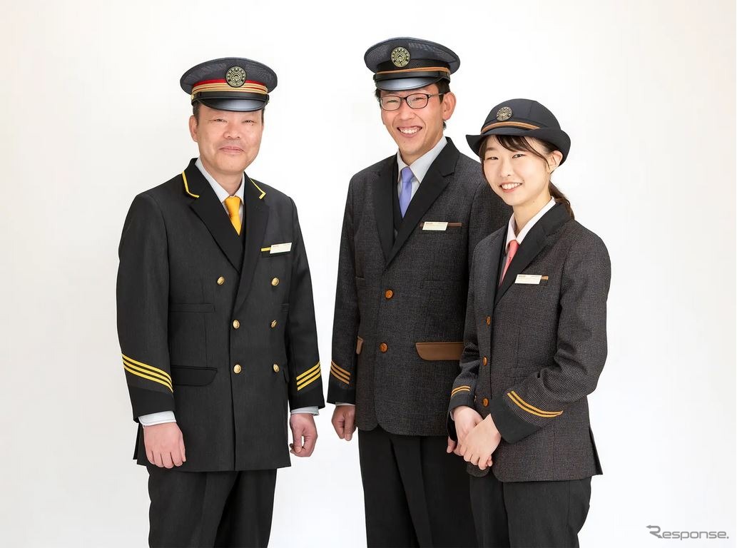 箱根登山鉄道の制服。全体的に細身のシルエットになっている。