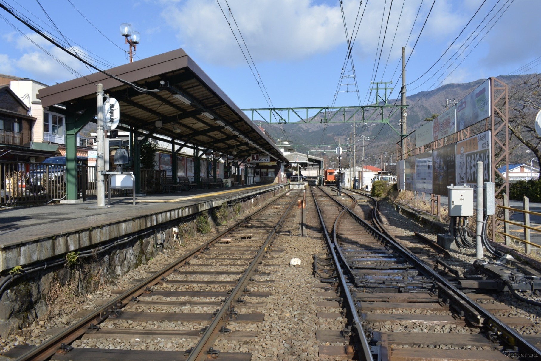 箱根登山鉄道の終点・強羅（ごうら）駅。接続する鋼索線（ケーブルカー）は運賃据置きとなる。