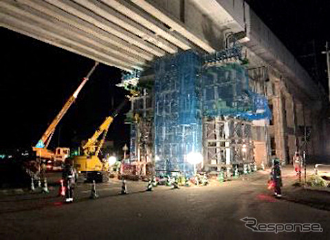 東北新幹線での高架橋の修復作業。