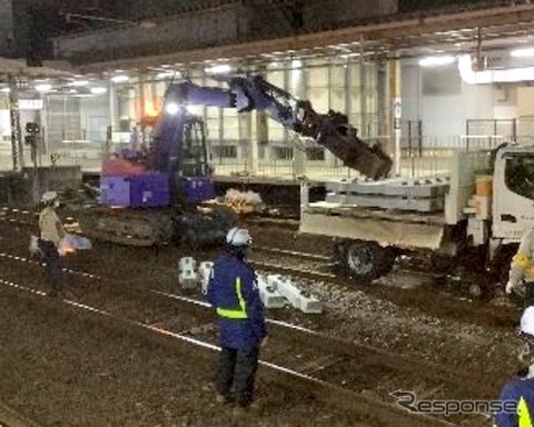 秋田駅構内での線路工事。