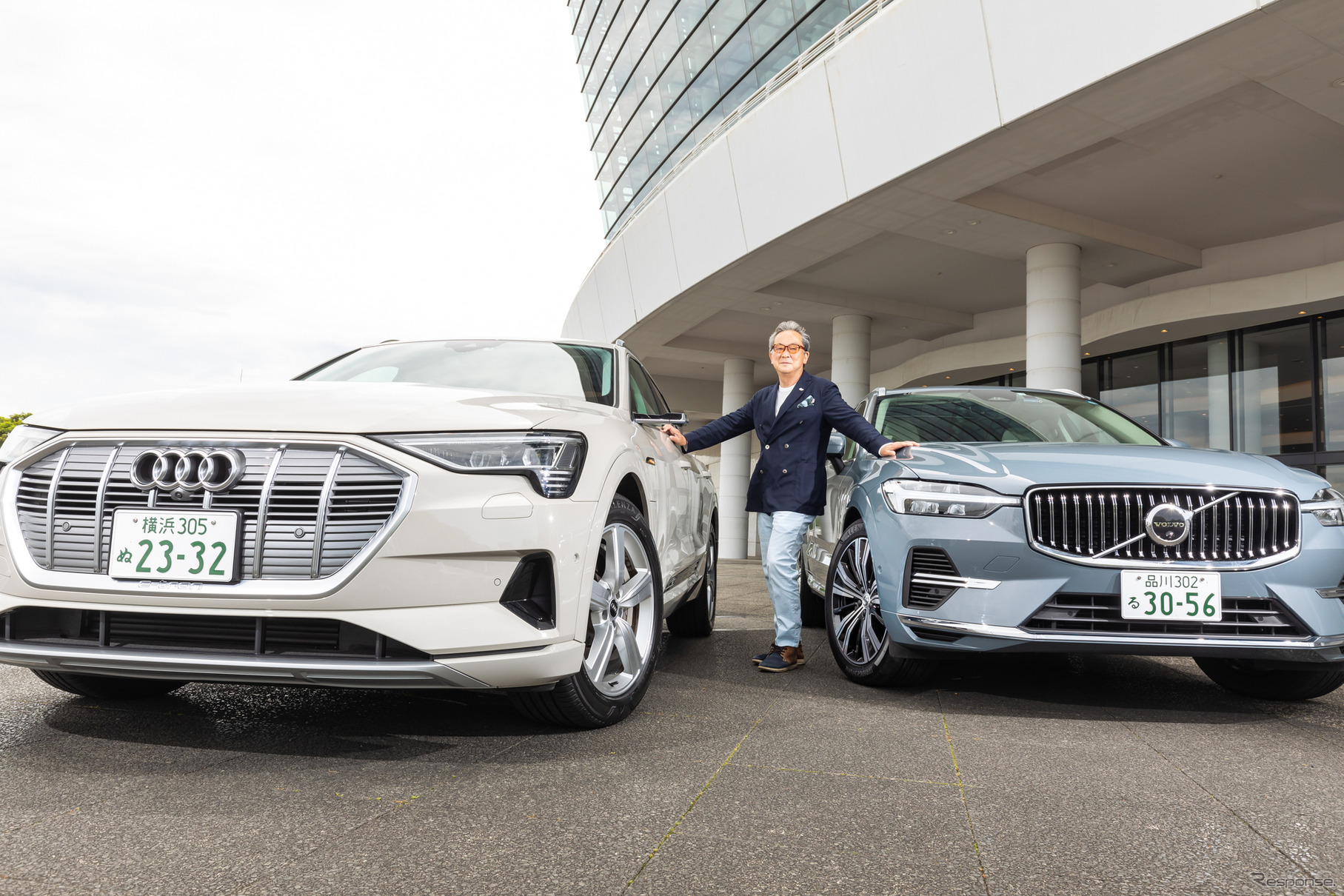 ブリヂストン ALENZAを装着するアウディe-tron (左) とボルボ XC60 プラグインハイブリッド (右) 清水和夫氏と共に