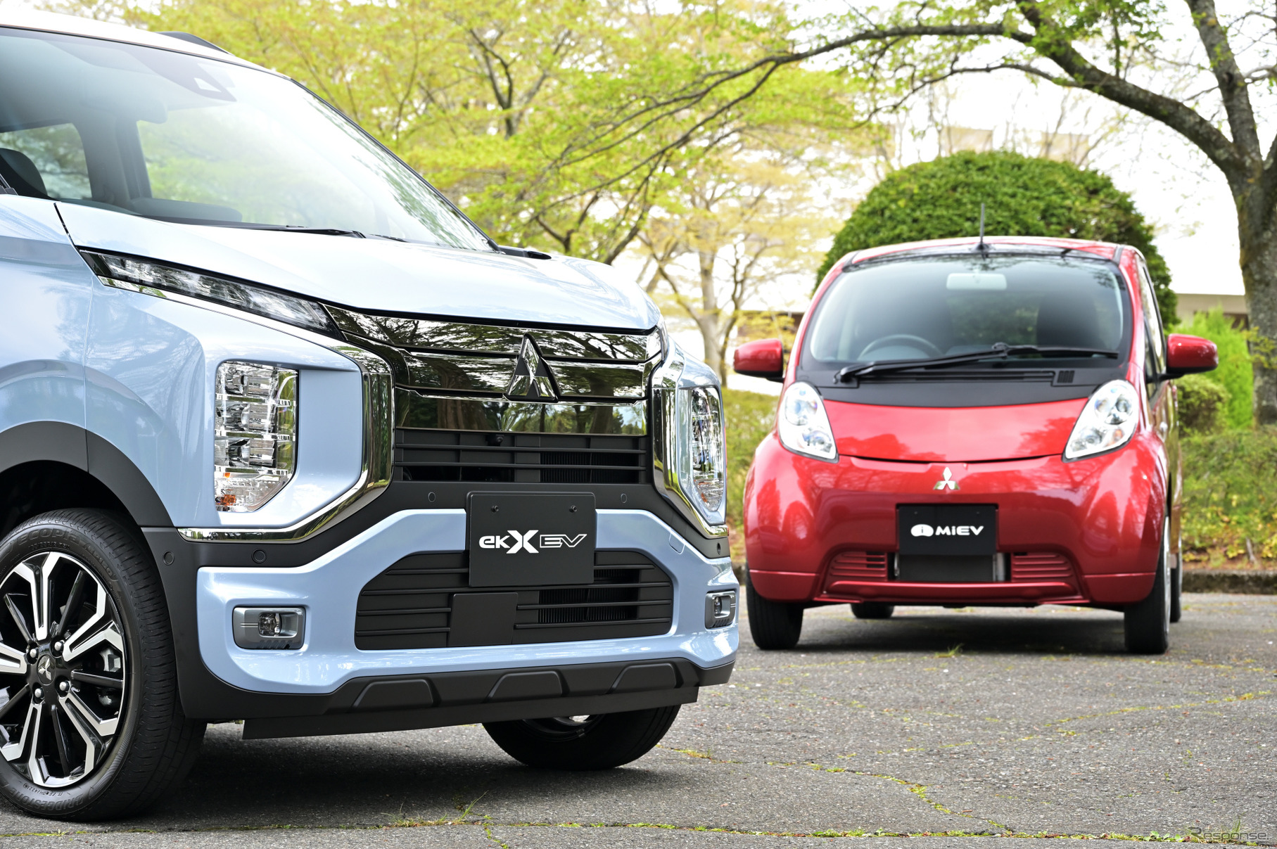 三菱 eKクロスEV（左）とi-MiEV（右）