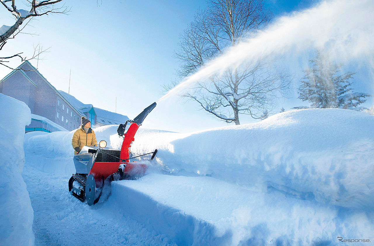 ホンダ HSL2511 除雪作業シーン