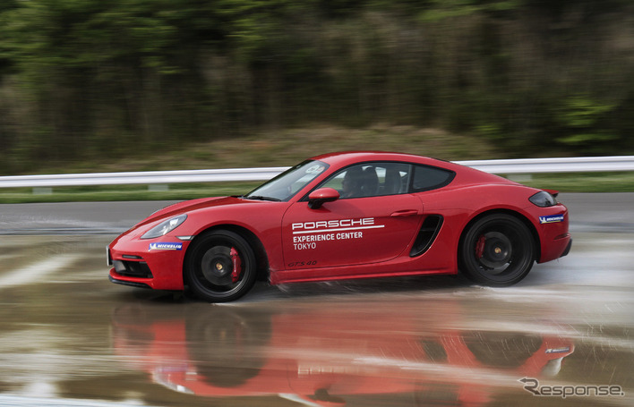 ポルシェ・エクスペリエンスセンター東京の新モジュール「キックプレート」