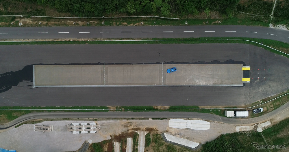 ポルシェ・エクスペリエンスセンター東京の新モジュール「キックプレート」