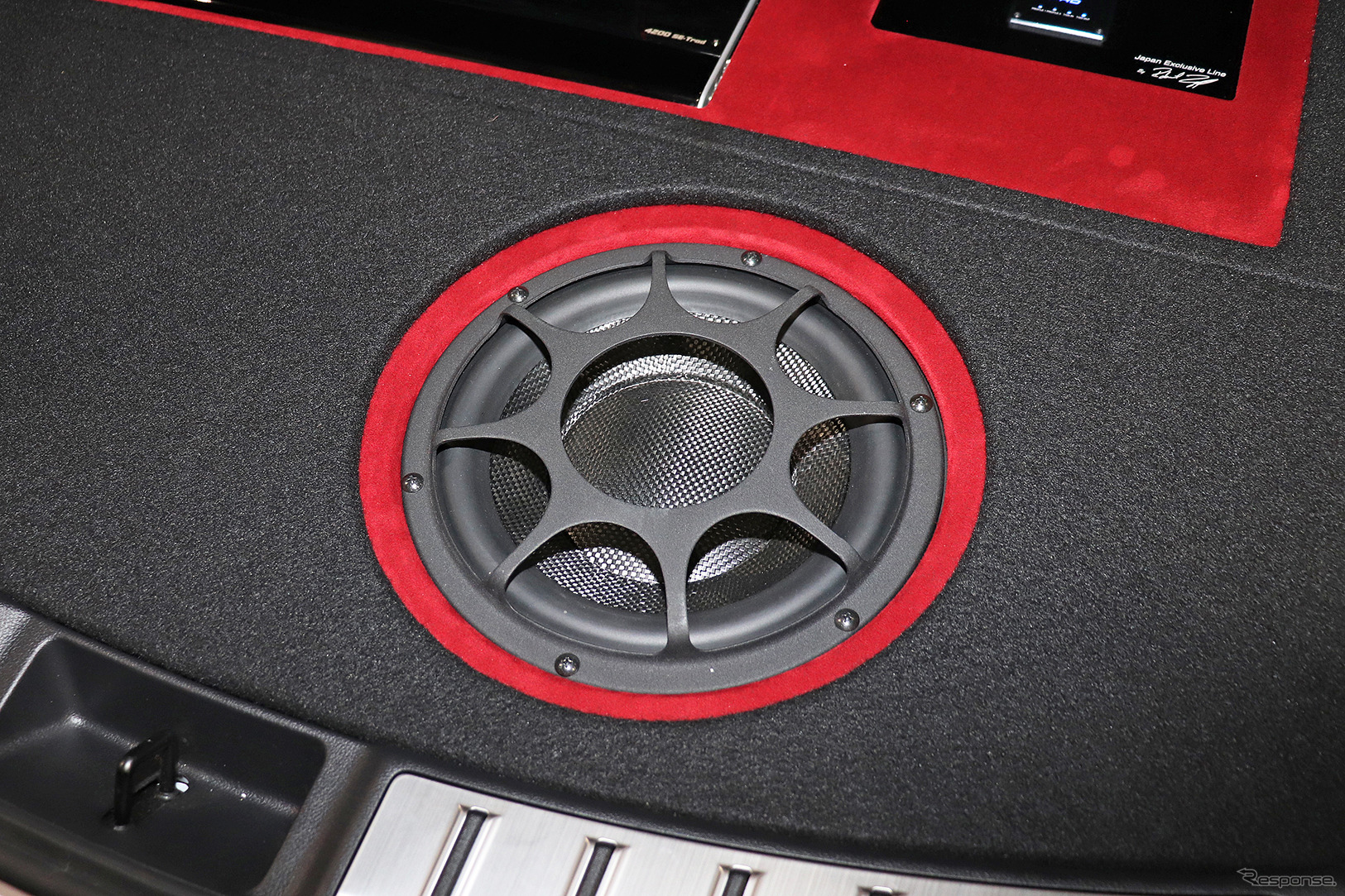 「DSP」を搭載したオーディオカーの一例（アークオーディオ・PS8-PRO、ジャンライン&パートナーズ・デモカー）。