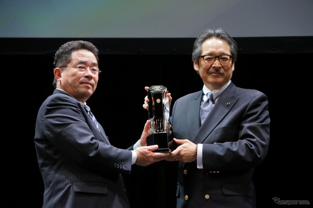 CX-5で日本カーオブザイヤー2012-13を受賞