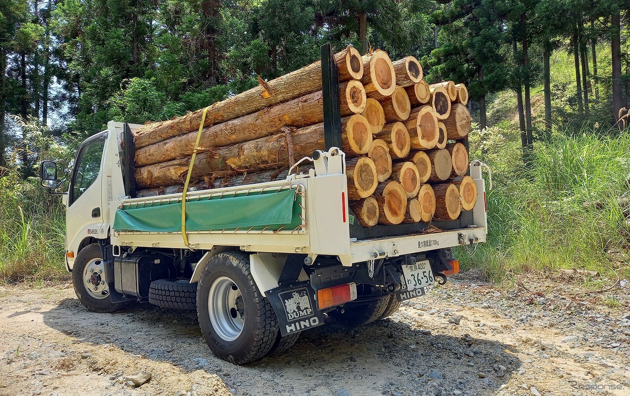 荷台が低重心のため、木材積載時の安定走行が可能