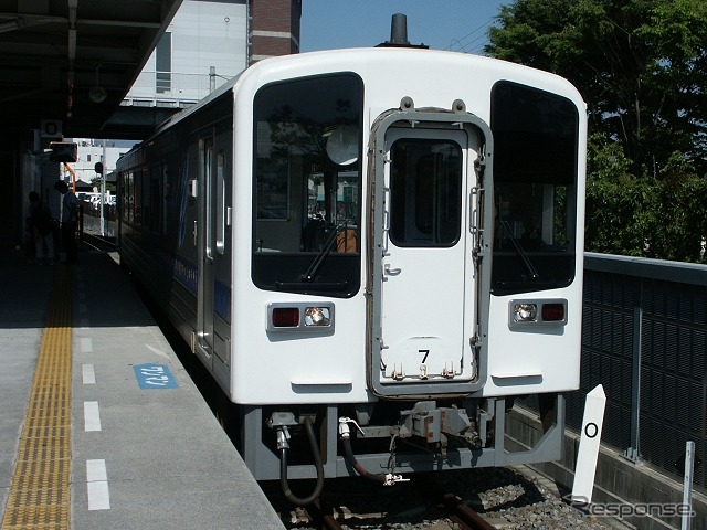 土佐くろしお鉄道は、中村線、宿毛線、ごめん・なはり線とも運行を見合わせている。写真はごめん・なはり線で運用されている9640形。
