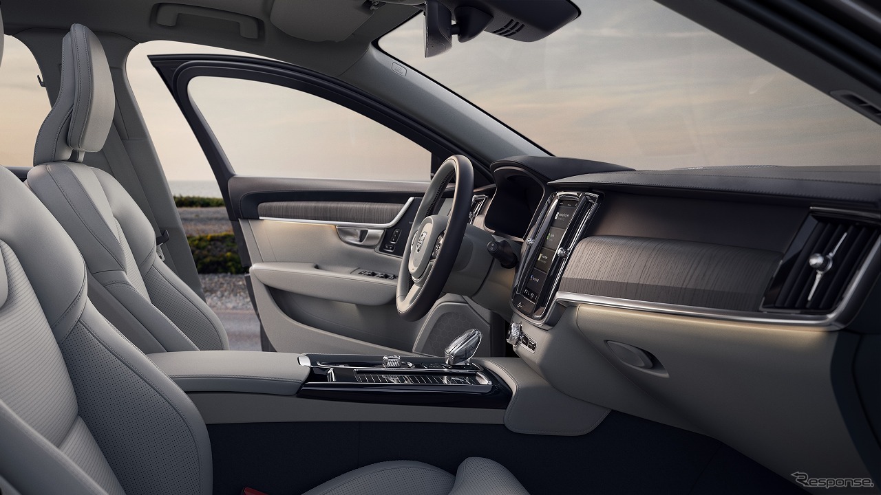 ボルボ V90 リチャージ アルティメット T8 AWD プラグインハイブリッド