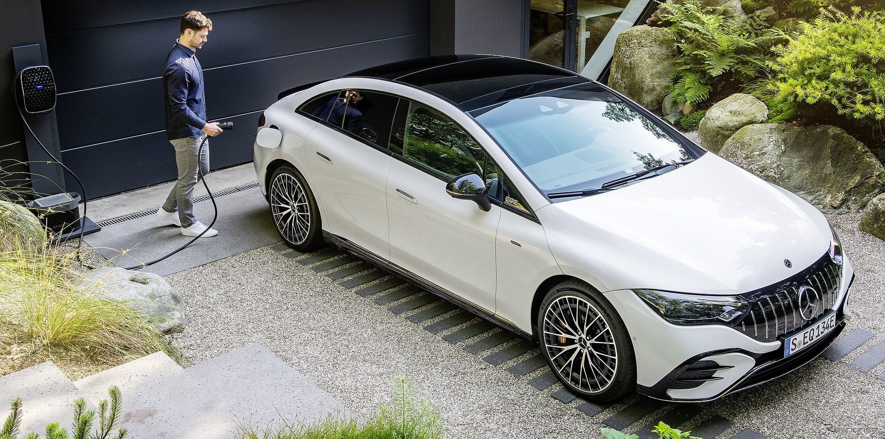 メルセデスAMG EQE 53 4MATIC +
