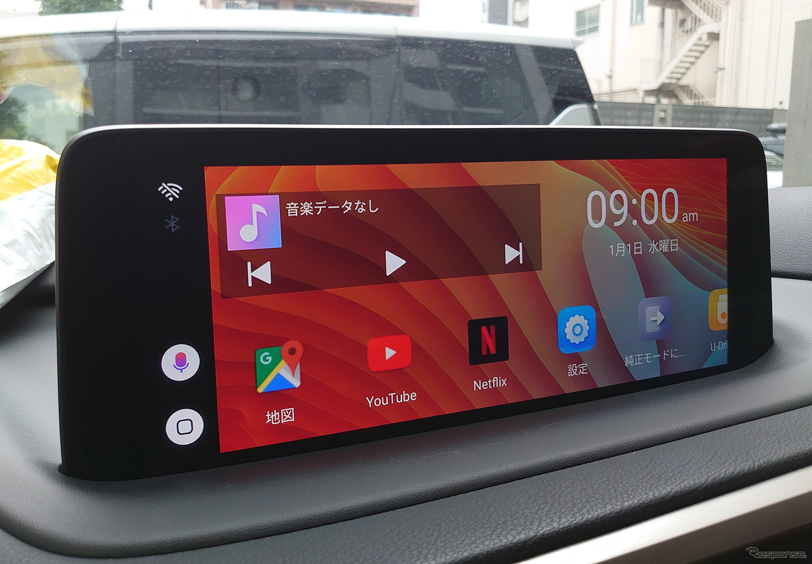 「Apple CarPlay」に対応した車載機器にて、映像系アプリも楽しめるようになる「車載用Android端末」の一例（VISIT）。