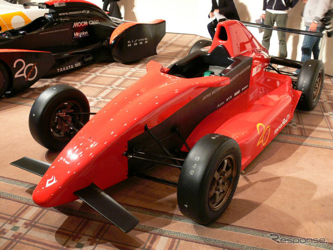 日本自動車レース工業会、新型シャシー「F20」を披露