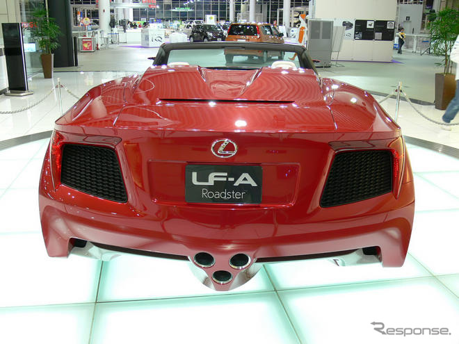 ［写真蔵］レクサス LF-A ロードスターを展示中