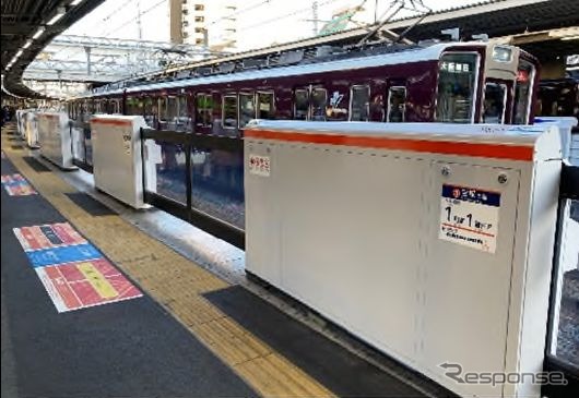 阪急の十三駅3号線ホームに整備されている可動式ホーム柵。