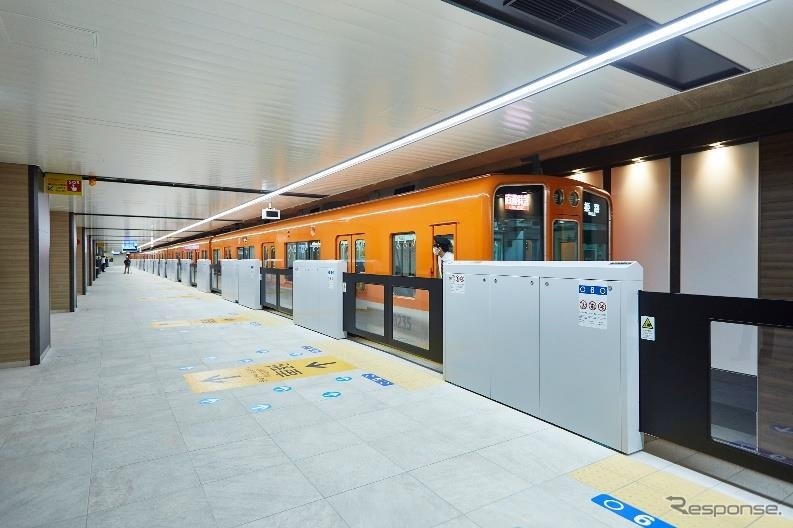 阪神の大阪梅田駅1番線ホームに整備されている可動式ホーム柵。