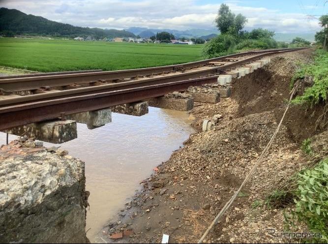 道床・土砂が流出した奥羽本線下川沿～大館間。