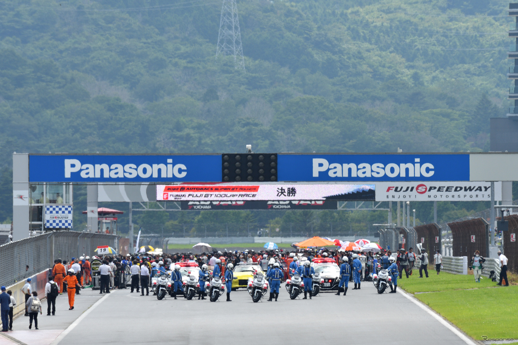 スーパーGTスタート進行の様子