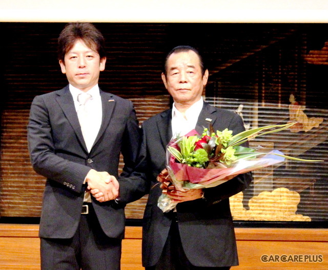 磯部友昭社長と磯部君男氏（友昭新社長就任パーティにて）