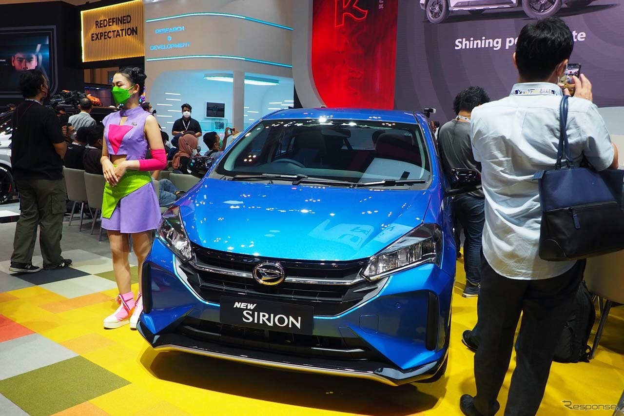 5人乗りのコンパクトカー「SIRION(シリオン)」。マレーシアのプロドゥアが生産を担当し、インドネシアに輸入される