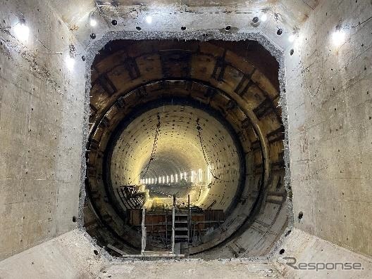 箕面船場阪大前から千里中央へ向けて掘削された地下トンネル（写真手前が千里中央方）。5月末までには南北とも貫通した。
