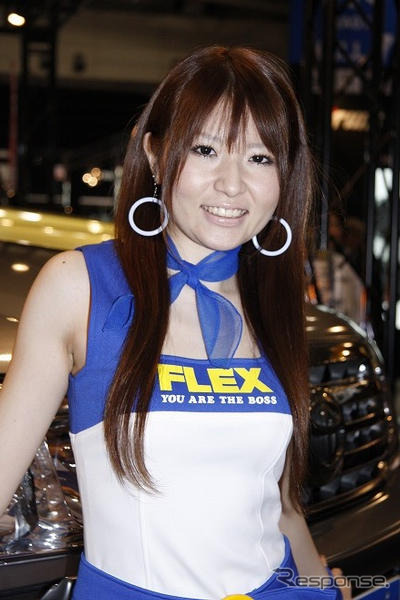 【東京オートサロン09】写真蔵…FLEX のランクル と ハイエース